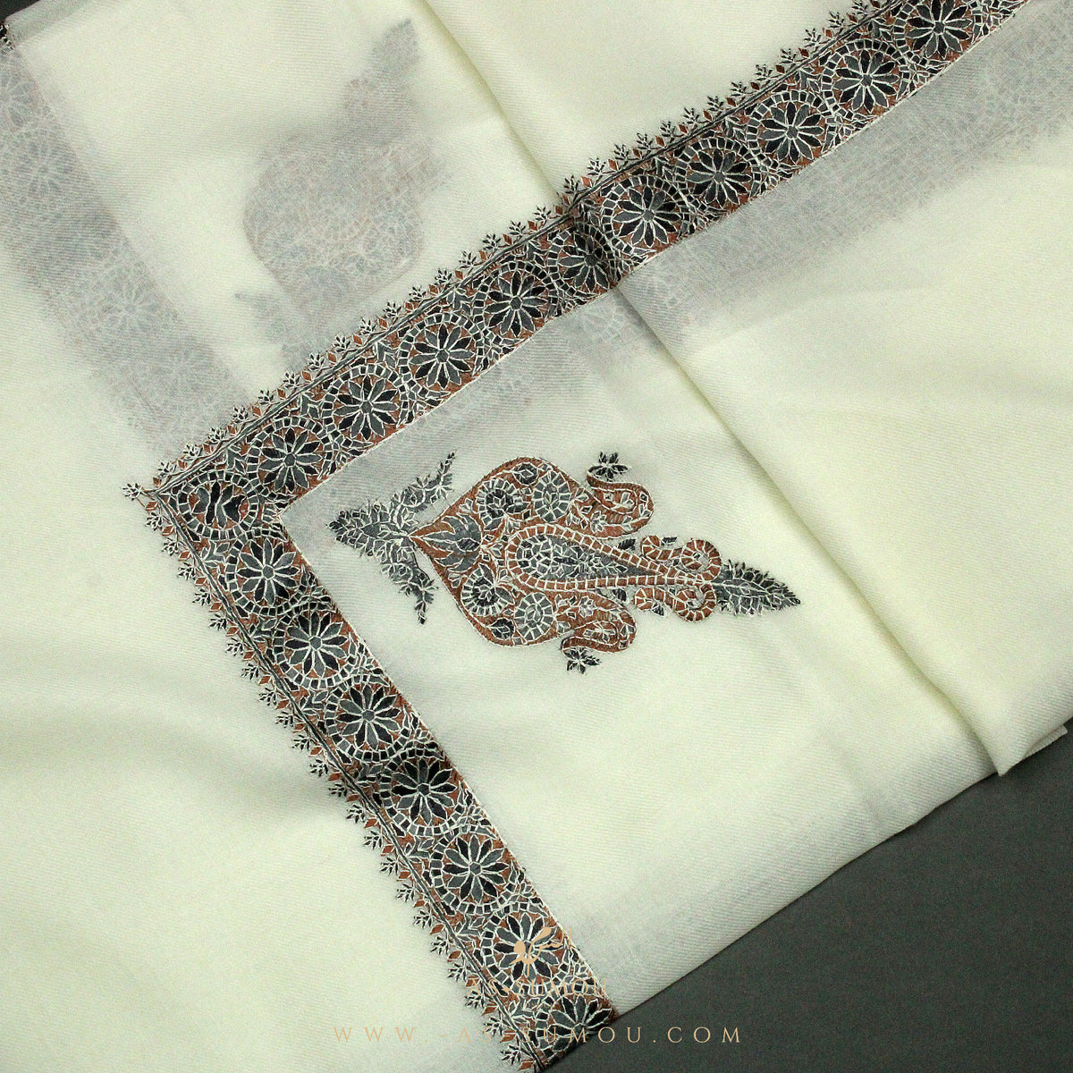 PREMIUM WHITE AUTHENTIC YEMENI SHEMAGH SCARF WH15