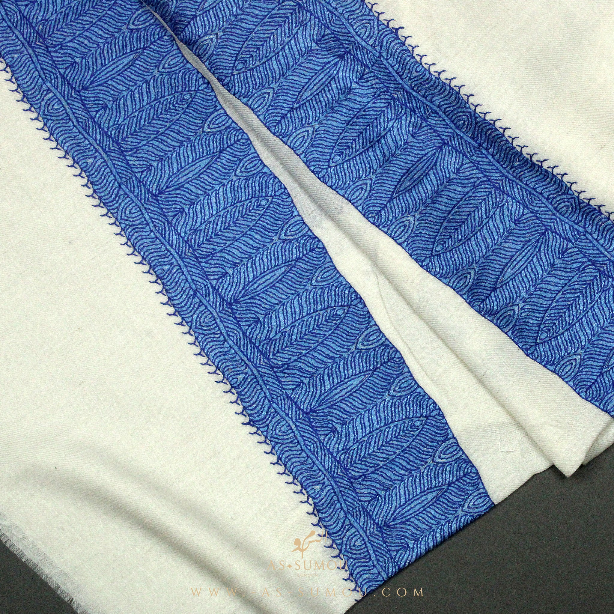 PREMIUM WHITE ELEGANT QATARI SHEMAGH SCARF QR1