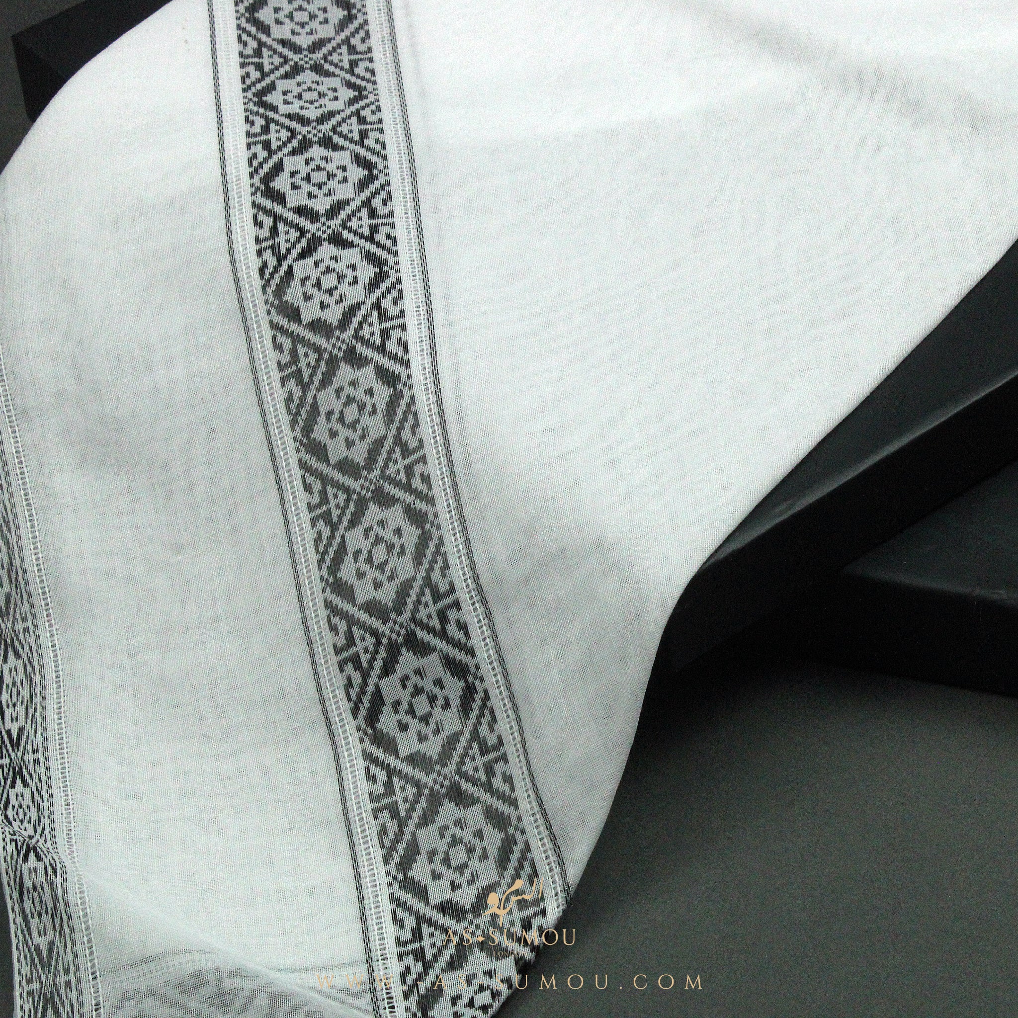 PREMIUM WHITE & GREY EMIRATI GHUTRA SCARF EM23