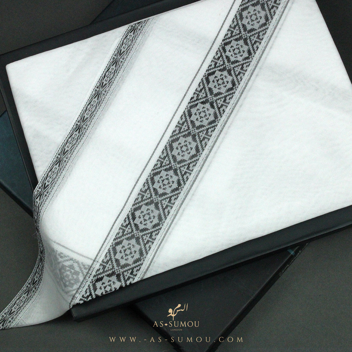 PREMIUM WHITE & GREY EMIRATI GHUTRA SCARF EM23